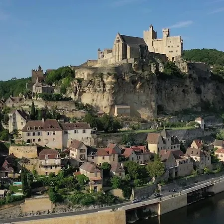 A 5mn A Pieds Du Centre Historique De Feriehus *